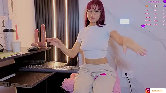 Scarlet Red  online show from November 25, 2025, 12:05 pm