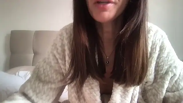 Snapshot of paolajonez chatting on October 2, 2025, 4:54 pm paolajonez online show from October 2, 2025, 4:54 pm