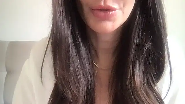 paolajonez online show from February 15, 2026, 1:54 pm