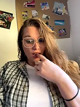 Lalalynn online show from November 9, 2025, 6:56 pm