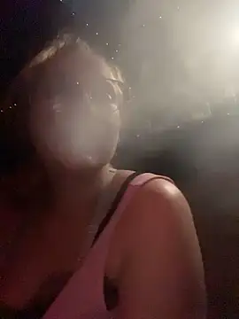 Lalalynn online show from June 18, 2026, 2:32 am