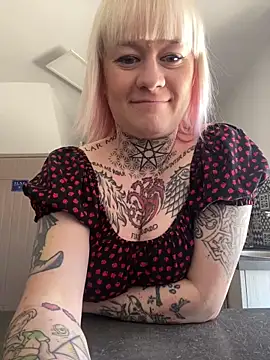 poussichienne online show from March 6, 2025, 10:41 am