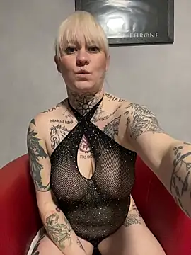 poussichienne online show from February 27, 2025, 4:54 pm