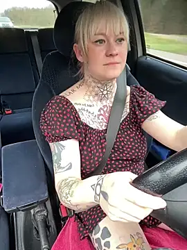 poussichienne online show from March 21, 2025, 4:07 pm