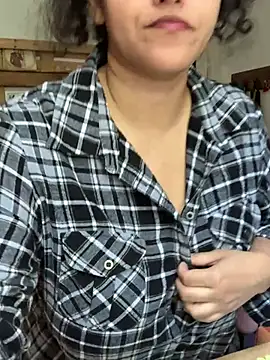 Curvydesifromgermany online show from July 15, 2026, 11:39 am