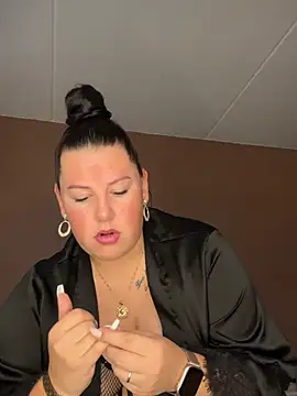 xlinastarrx online show from April 15, 2026, 5:46 am