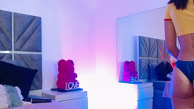 Laura Dicardy online show from November 8, 2025, 7:39 pm