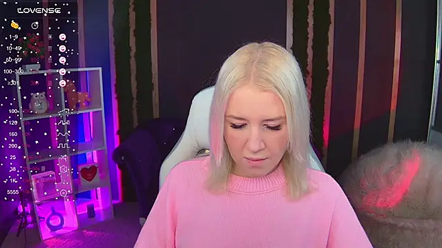 Snapshot of Selenatrend chatting on November 15, 2025, 12:20 pm Selenatrend online show from November 15, 2025, 12:20 pm