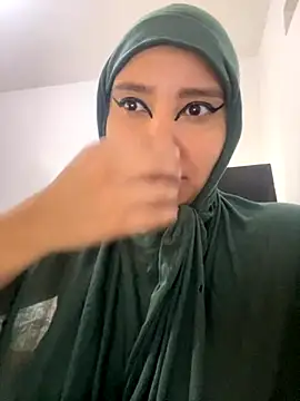 hannahayat online show from November 12, 2025, 12:53 pm