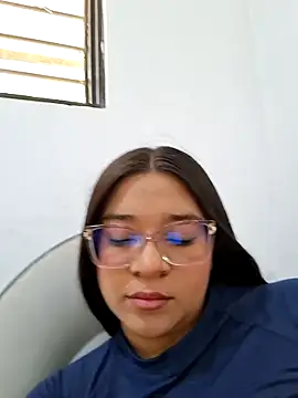 -VICKKY online show from May 15, 2026, 1:31 pm