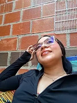 -VICKKY online show from March 2, 2026, 7:10 pm