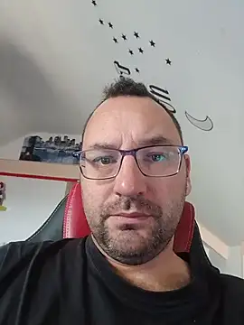 Snapshot of Fantaxx86 chatting on November 9, 2025, 11:36 am Fantaxx86 online show from November 9, 2025, 11:36 am