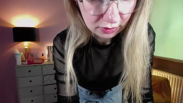 Snapshot of Mia_Tasty chatting on March 21, 2025, 1:56 pm Mia Tasty online show from March 21, 2025, 1:56 pm