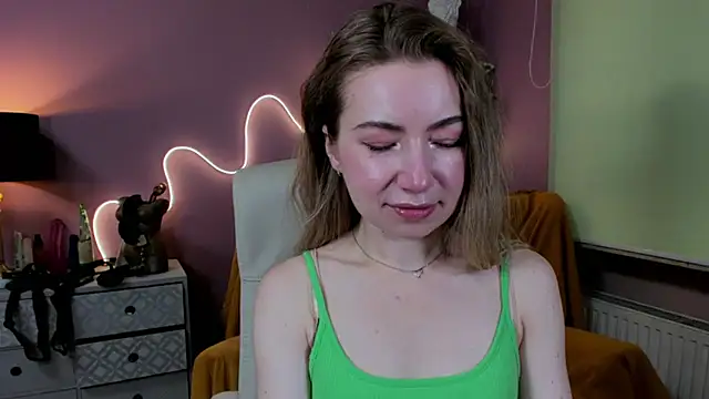 Snapshot of Mia_Tasty chatting on September 12, 2025, 6:35 am Mia Tasty online show from September 12, 2025, 6:35 am