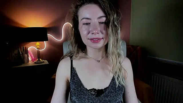 Mia Tasty online show from December 14, 2025, 2:22 pm