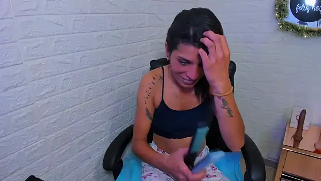 ImCrazzy online show from November 28, 2025, 2:17 pm