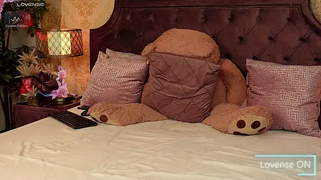 JaneDevine online show from March 10, 2025, 1:32 pm