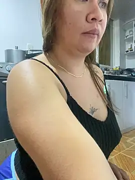 Snapshot of Emiily_lee chatting on March 7, 2025, 12:56 pm Emiily lee online show from March 7, 2025, 12:56 pm