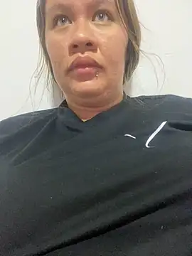 Snapshot of Emiily_lee chatting on March 2, 2025, 11:28 pm Emiily lee online show from March 2, 2025, 11:28 pm