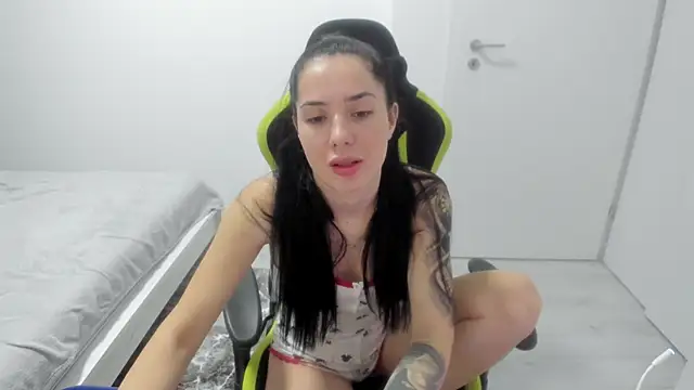 Snapshot of Emmapmg chatting on February 15, 2026, 1:06 am Emmapmg online show from February 15, 2026, 1:06 am