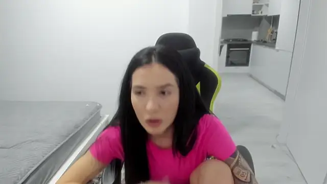 Snapshot of Emmapmg chatting on March 2, 2026, 5:20 pm Emmapmg online show from March 2, 2026, 5:20 pm