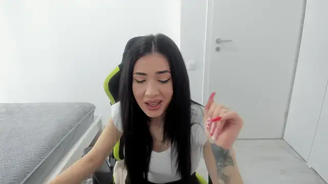 Snapshot of Emmapmg chatting on February 25, 2026, 10:26 am Emmapmg online show from February 25, 2026, 10:26 am