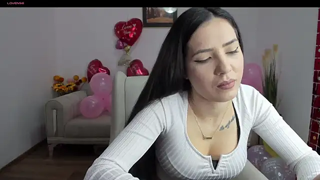 Emmapmg online show from February 10, 2025, 1:01 pm