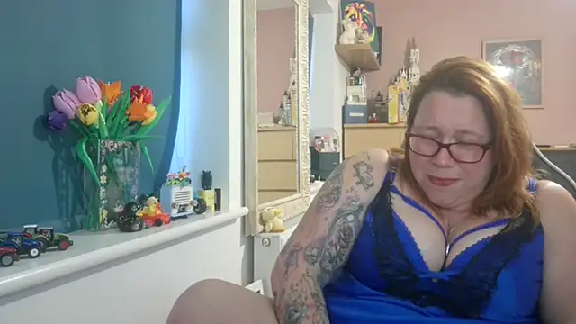 NikiDeeOfficial online show from July 12, 2026, 8:42 pm
