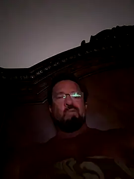 sluttydylan online show from September 10, 2025, 5:50 am