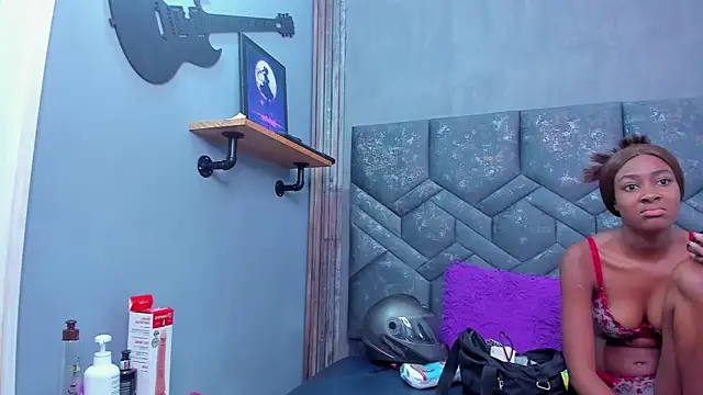 dalilaqueen online show from October 30, 2025, 11:52 am