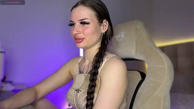 Snapshot of MarlynRobertsen chatting on October 9, 2025, 2:06 pm MarlynRobertsen online show from October 9, 2025, 2:06 pm