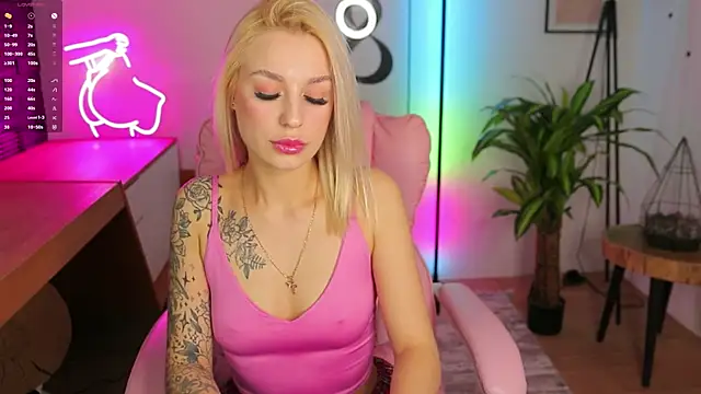 Snapshot of Crystal_Barbie chatting on March 5, 2025, 7:49 pm Crystal Barbie online show from March 5, 2025, 7:49 pm