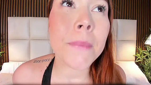 LiaTink online show from December 5, 2025, 5:11 pm