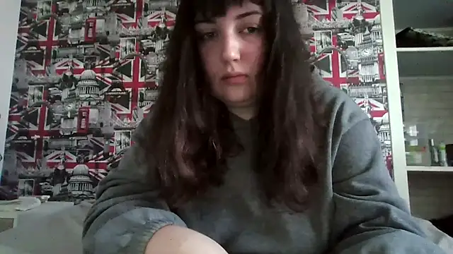 Lynylou online show from December 2, 2025, 12:07 pm