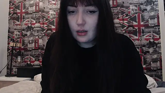 Lynylou online show from February 23, 2026, 7:47 pm