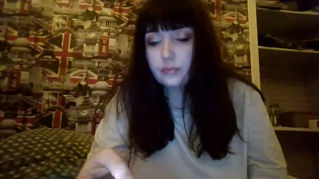 Lynylou online show from December 5, 2025, 8:17 pm