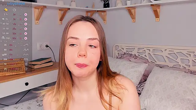 KiraGaves online show from March 19, 2025, 6:44 pm