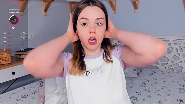 KiraGaves online show from March 16, 2025, 12:45 am