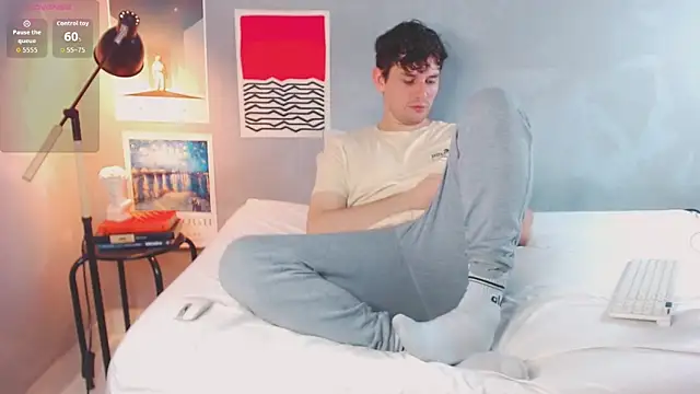 Elio555 online show from November 2, 2025, 5:51 pm