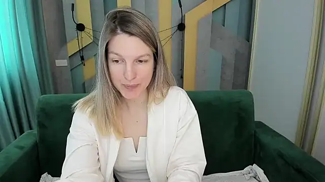 EmilyWalkeri online show from March 25, 2026, 7:52 am