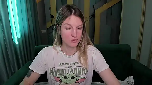 EmilyWalkeri online show from April 6, 2026, 7:09 am