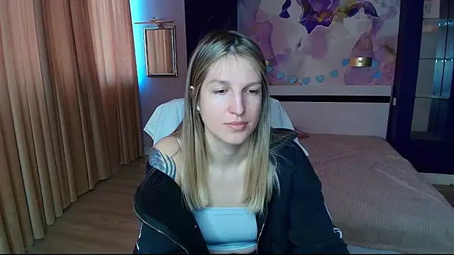 Snapshot of EmilyWalkeri chatting on May 11, 2026, 6:15 am EmilyWalkeri online show from May 11, 2026, 6:15 am
