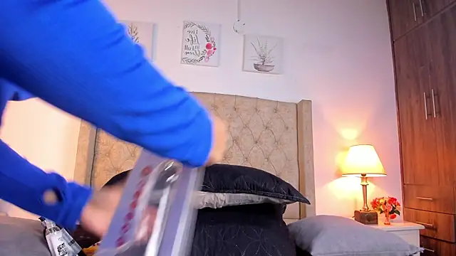 Snapshot of allisson_m chatting on April 14, 2026, 12:10 pm allisson m online show from April 14, 2026, 12:10 pm