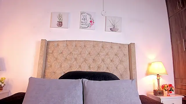 Snapshot of allisson_m chatting on April 15, 2026, 12:10 pm allisson m online show from April 15, 2026, 12:10 pm