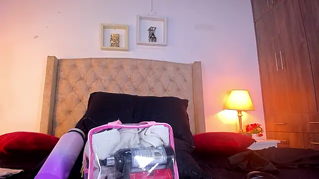 Snapshot of allisson_m chatting on March 12, 2026, 12:09 pm allisson m online show from March 12, 2026, 12:09 pm