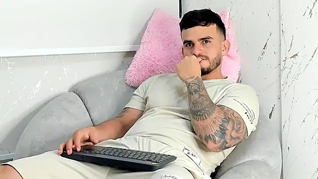 Ricardogo19 online show from January 16, 2026, 2:43 pm