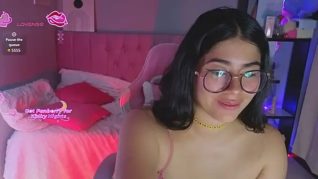 Snapshot of LoaLuxury chatting on February 2, 2026, 5:56 pm LoaLuxury online show from February 2, 2026, 5:56 pm