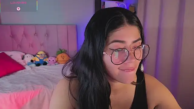 Snapshot of LoaLuxury chatting on January 12, 2026, 4:58 pm LoaLuxury online show from January 12, 2026, 4:58 pm