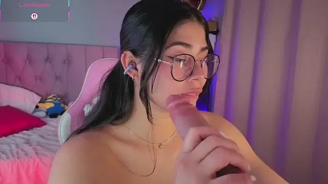 Snapshot of LoaLuxury chatting on January 14, 2026, 11:19 pm LoaLuxury online show from January 14, 2026, 11:19 pm