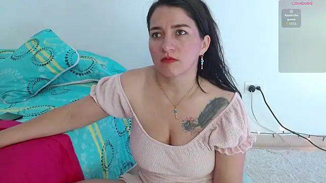 Emelyross  online show from March 12, 2026, 10:58 pm